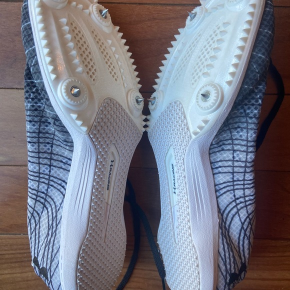 Men’s track, running shoes, Under Armour, like new. - Picture 3 of 12